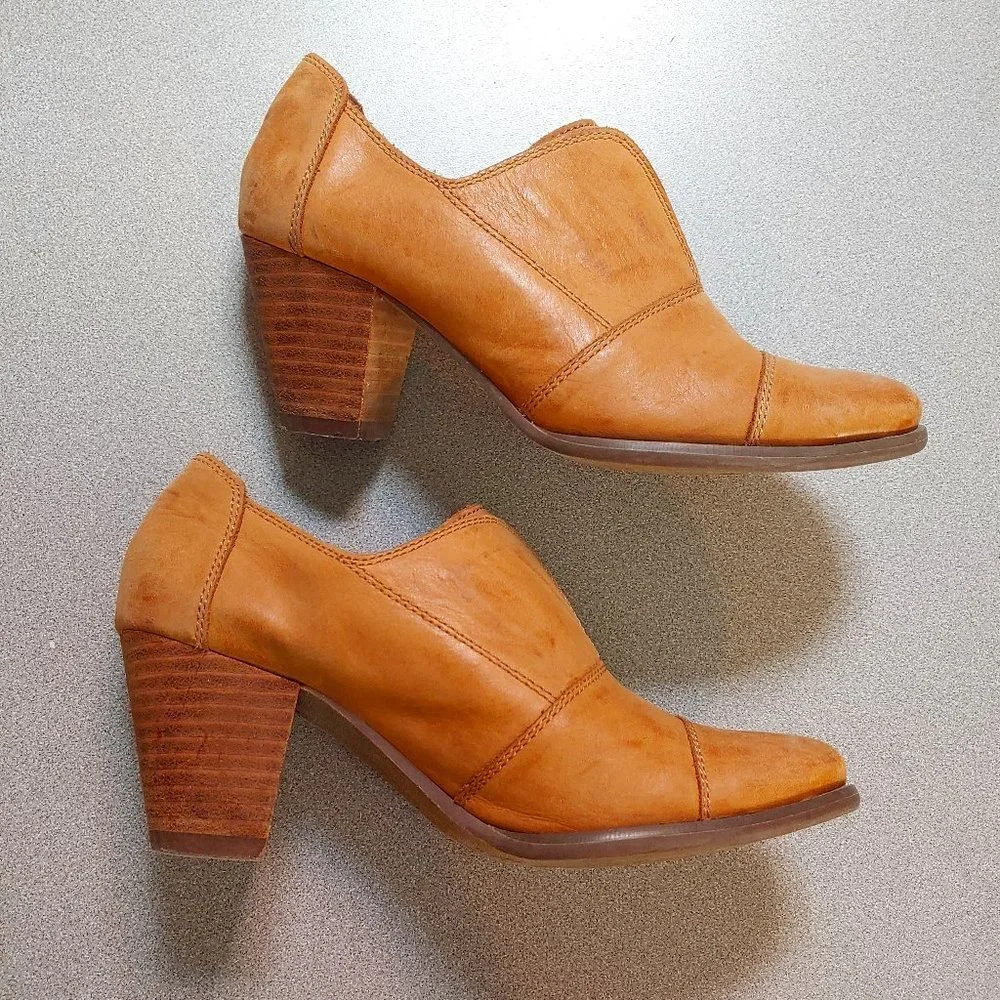Chocolat Blu Stacked Heel Leather Ankle Booties - Picture 1 of 8